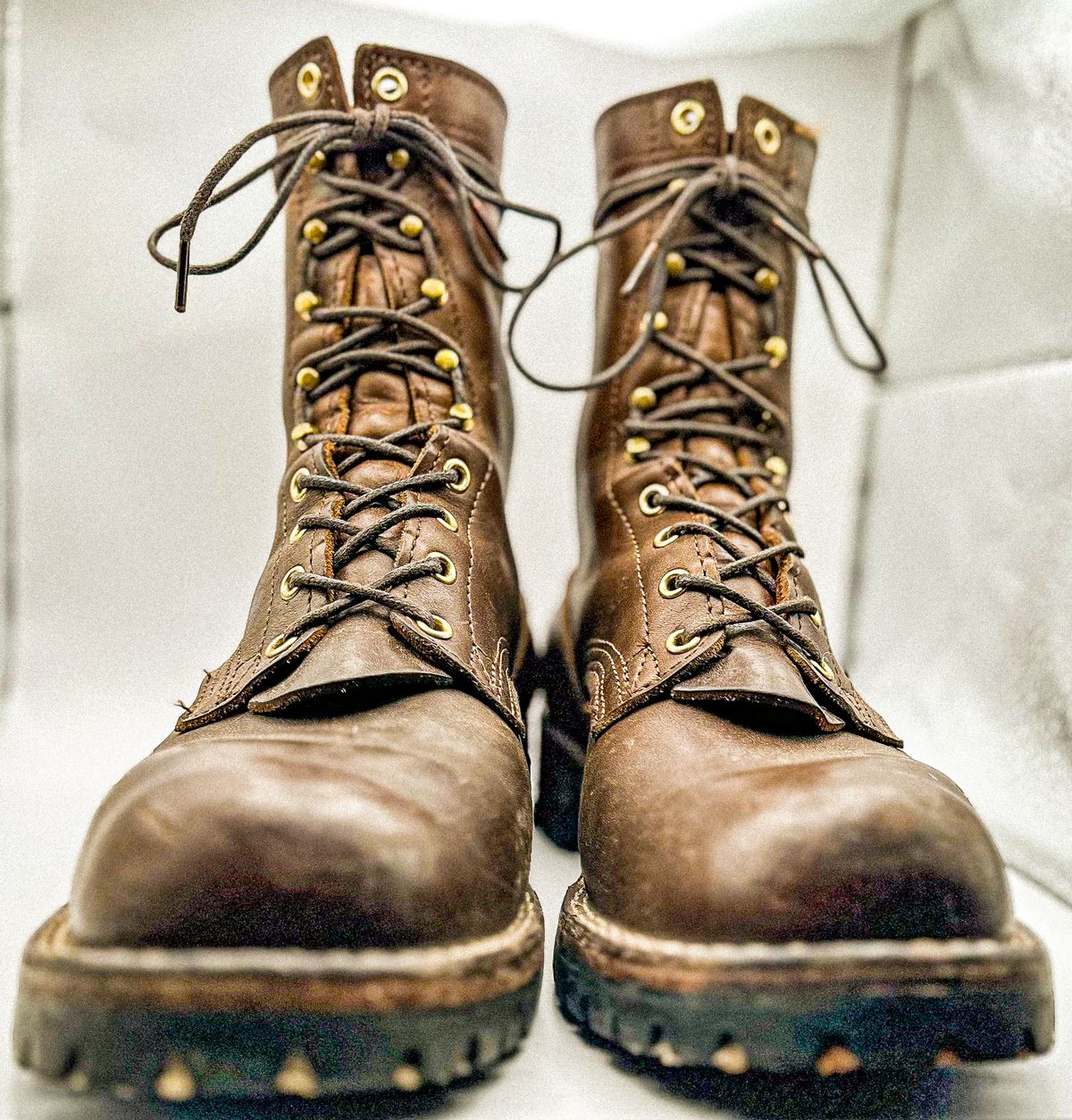 Photo by GoodtimeJohnny on November 8, 2023 of the Nicks BuilderPro in Horween British Tan Chromexcel.