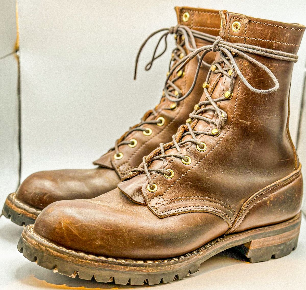 Photo by GoodtimeJohnny on November 8, 2023 of the Nicks BuilderPro in Horween British Tan Chromexcel.