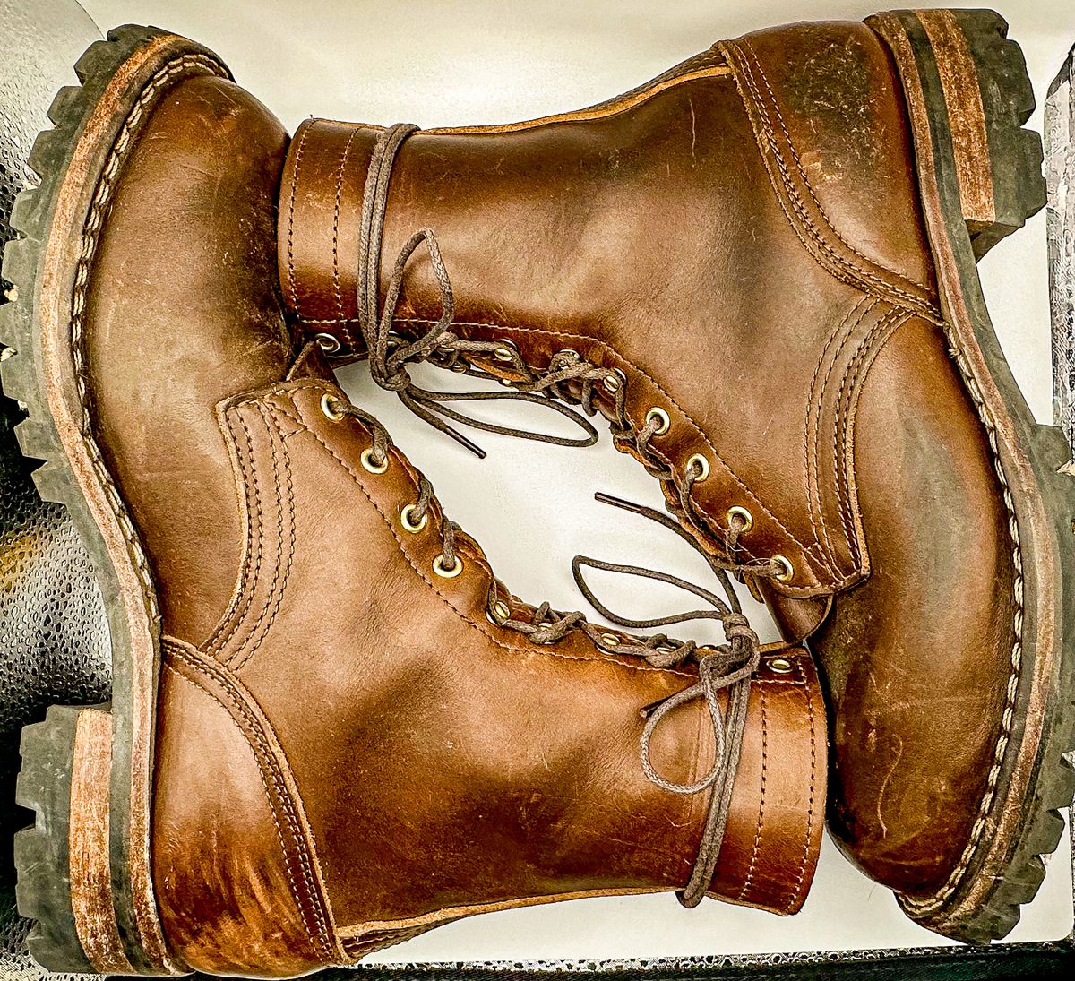 Photo by GoodtimeJohnny on November 8, 2023 of the Nicks BuilderPro in Horween British Tan Chromexcel.