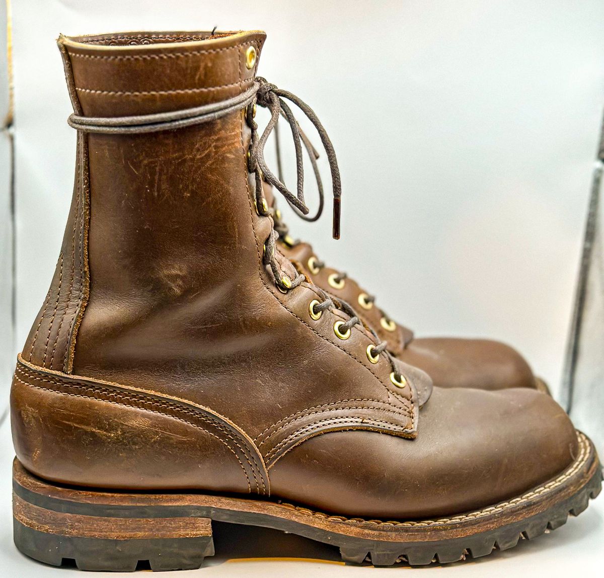 Photo by GoodtimeJohnny on November 8, 2023 of the Nicks BuilderPro in Horween British Tan Chromexcel.