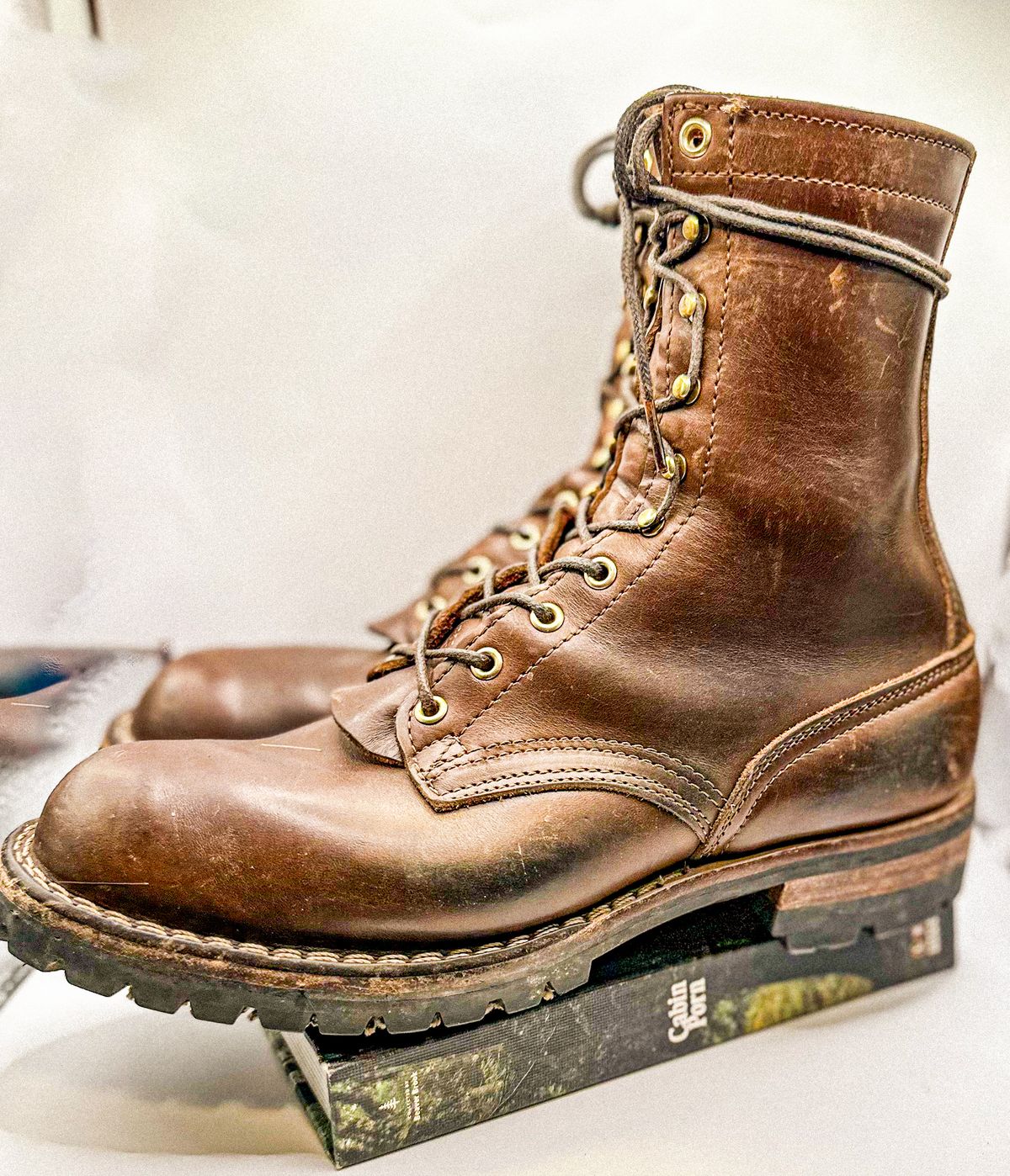 Photo by GoodtimeJohnny on December 5, 2023 of the Nicks BuilderPro in Horween British Tan Chromexcel.