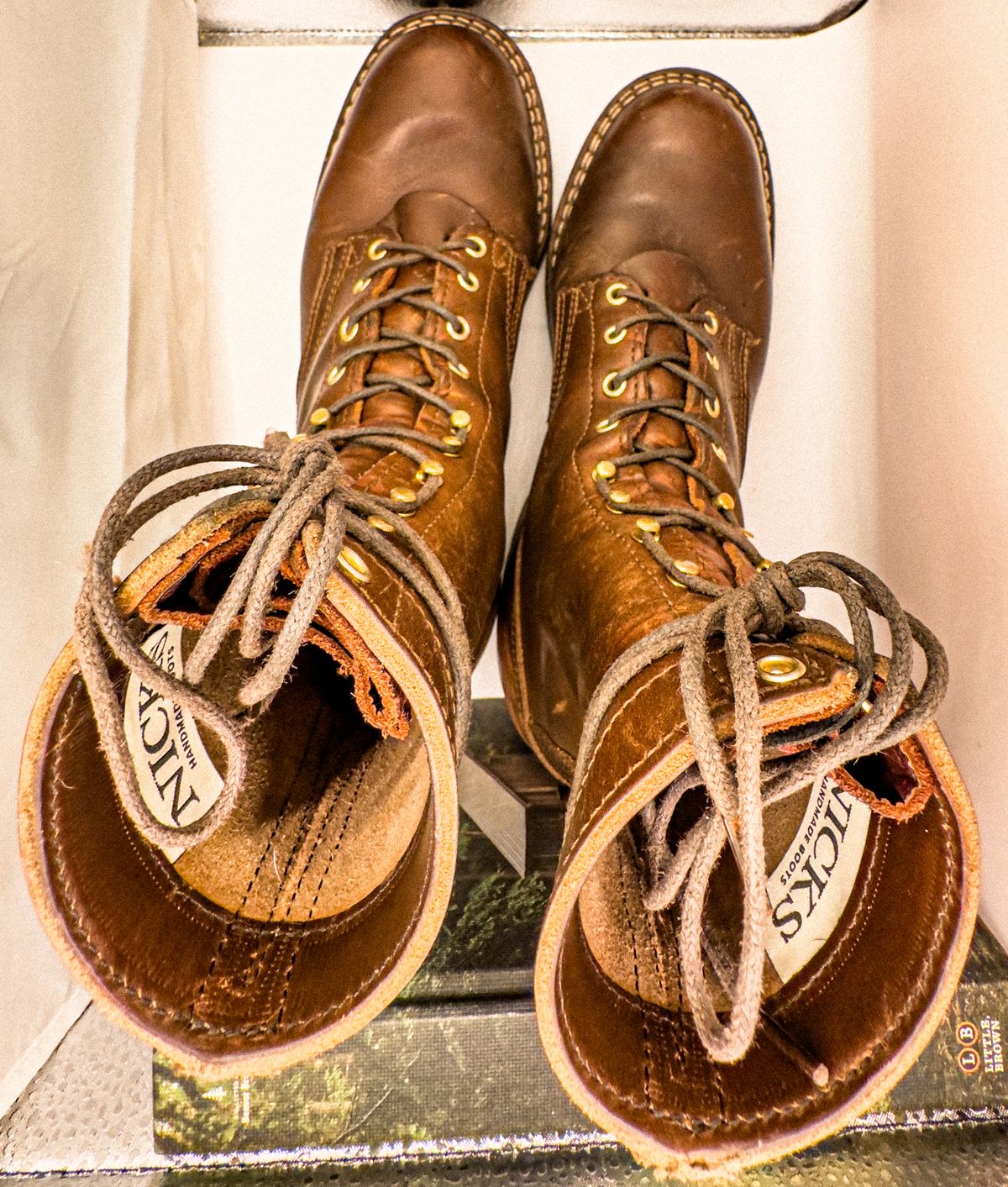 Photo by GoodtimeJohnny on December 5, 2023 of the Nicks BuilderPro in Horween British Tan Chromexcel.
