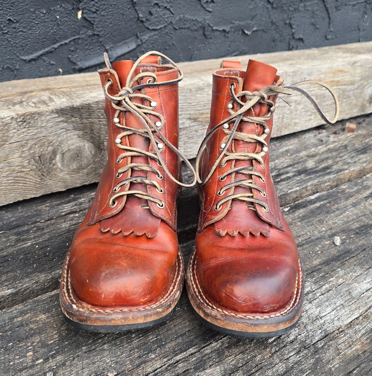 Photo by yorkpahomes on January 3, 2026 of the White's Bounty Hunter in Wickett & Craig Tan Oiled Latigo.