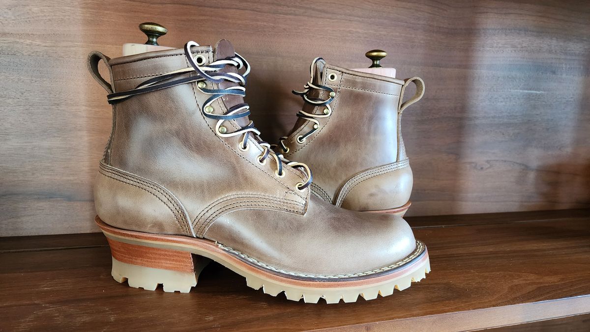 Photo by yorkpahomes on August 21, 2023 of the Nicks Urban Logger in Horween Natural Chromexcel.