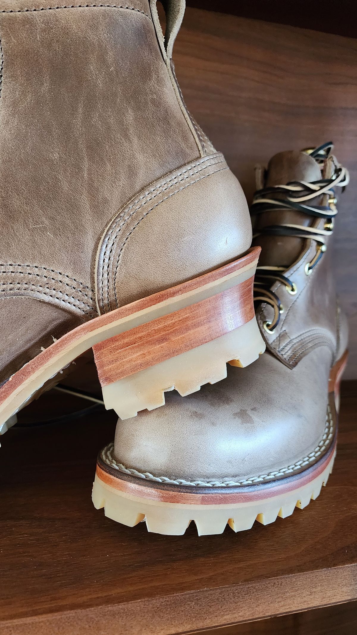 Photo by yorkpahomes on August 21, 2023 of the Nicks Urban Logger in Horween Natural Chromexcel.