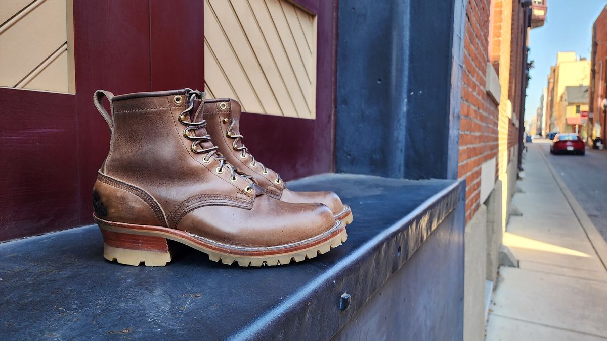 Photo by yorkpahomes on November 3, 2023 of the Nicks Urban Logger in Horween Natural Chromexcel.