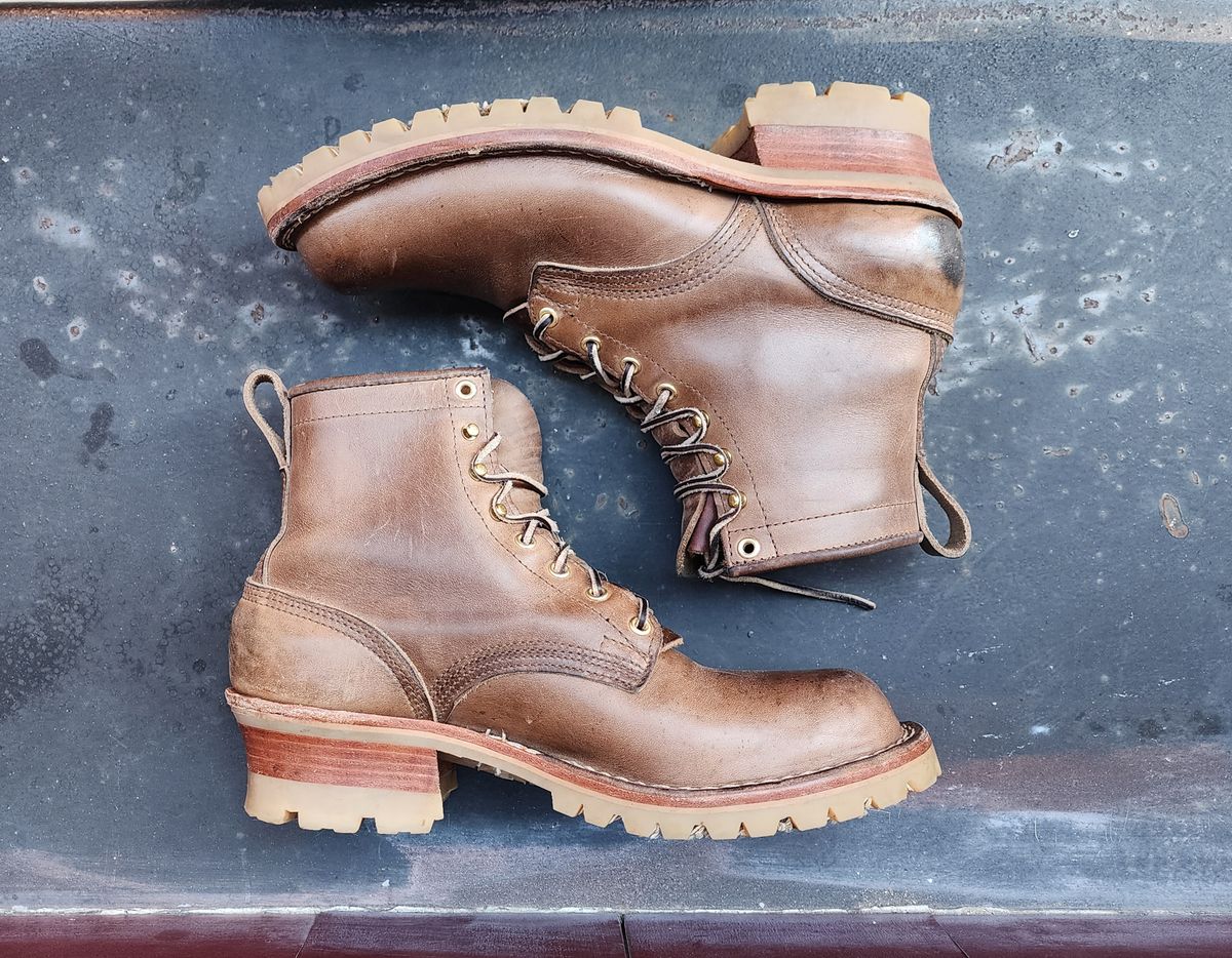 Photo by yorkpahomes on November 3, 2023 of the Nicks Urban Logger in Horween Natural Chromexcel.