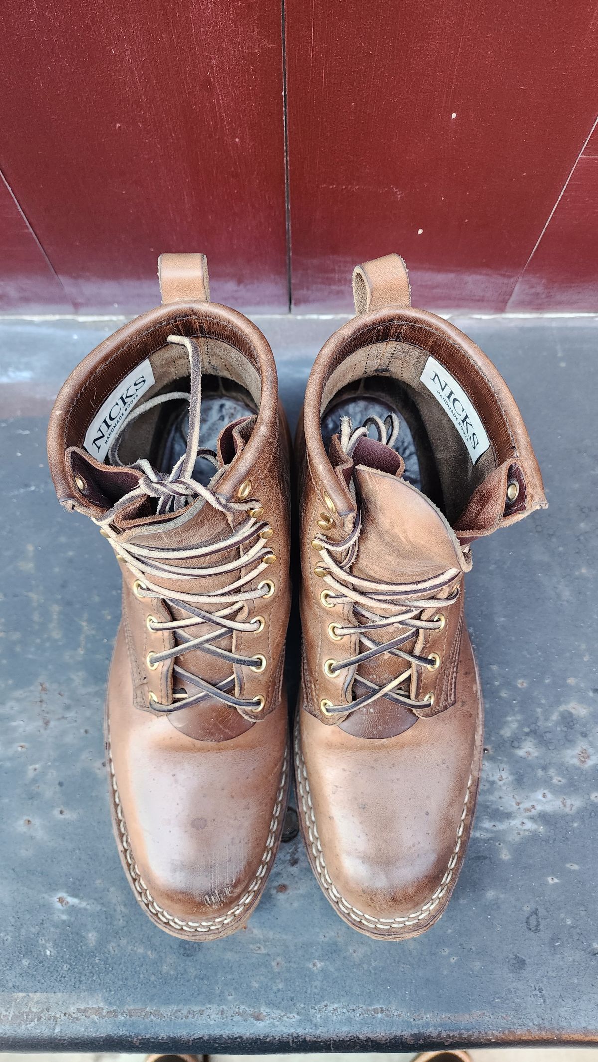 Photo by yorkpahomes on November 3, 2023 of the Nicks Urban Logger in Horween Natural Chromexcel.