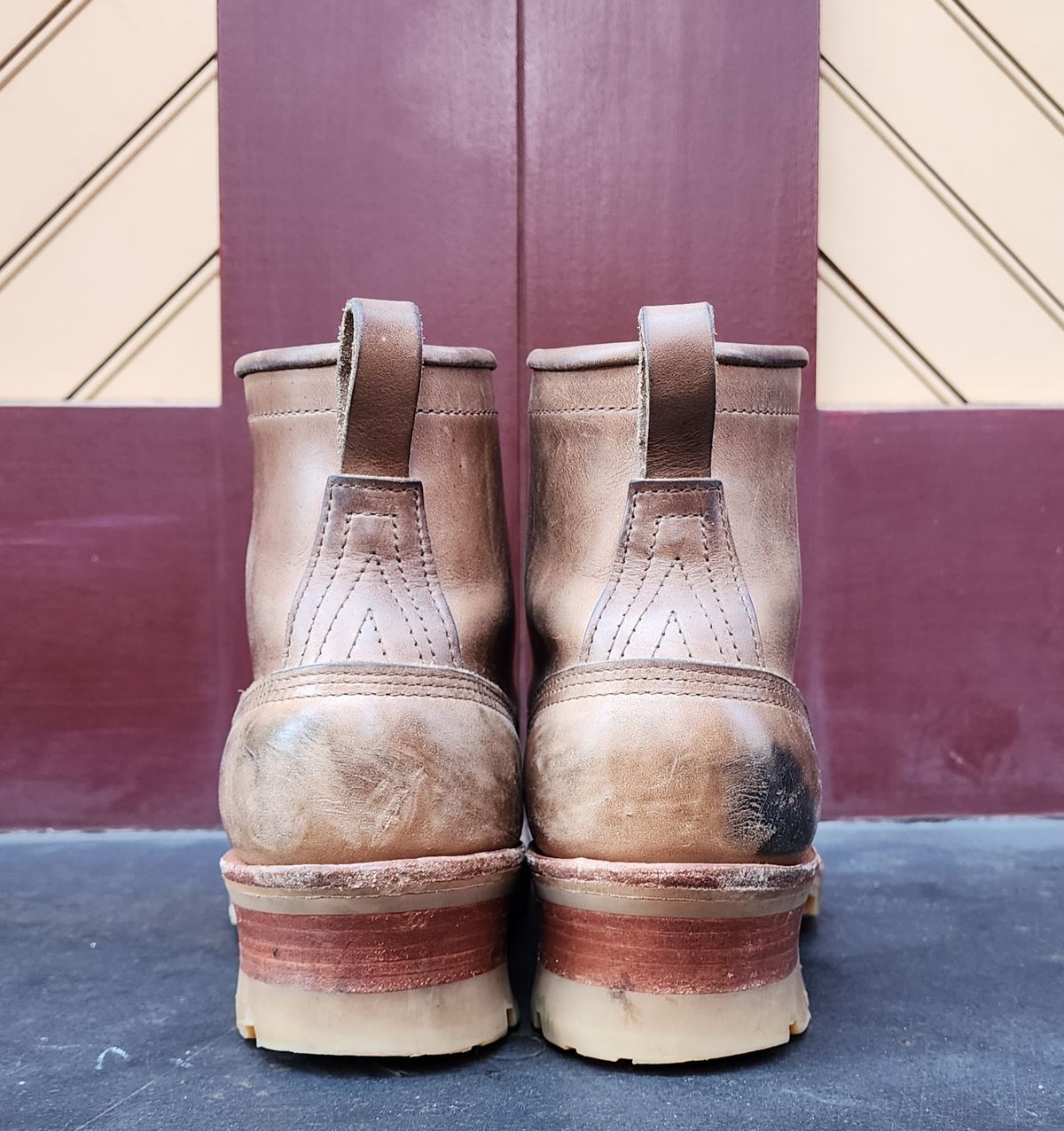 Photo by yorkpahomes on November 4, 2023 of the Nicks Urban Logger in Horween Natural Chromexcel.