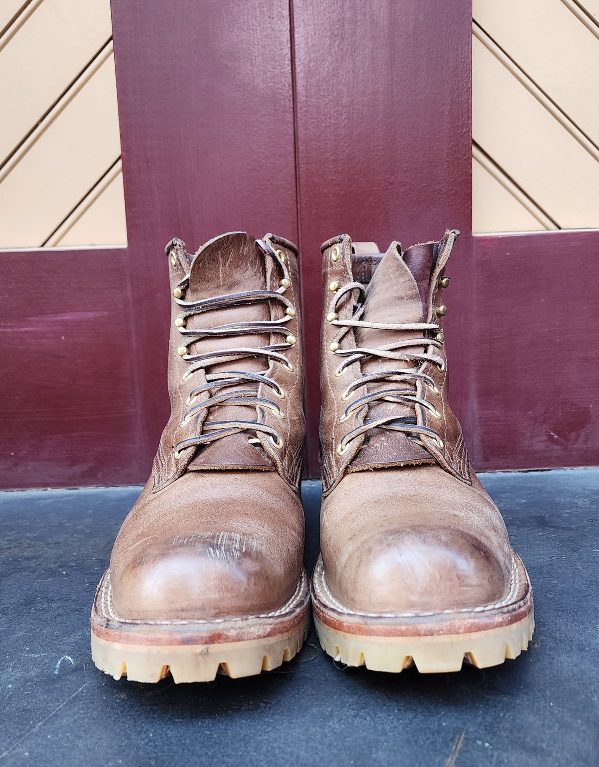 Photo by yorkpahomes on November 4, 2023 of the Nicks Urban Logger in Horween Natural Chromexcel.