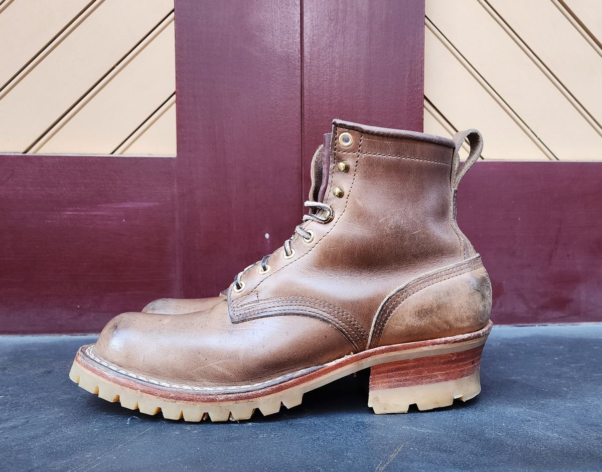 Photo by yorkpahomes on November 4, 2023 of the Nicks Urban Logger in Horween Natural Chromexcel.