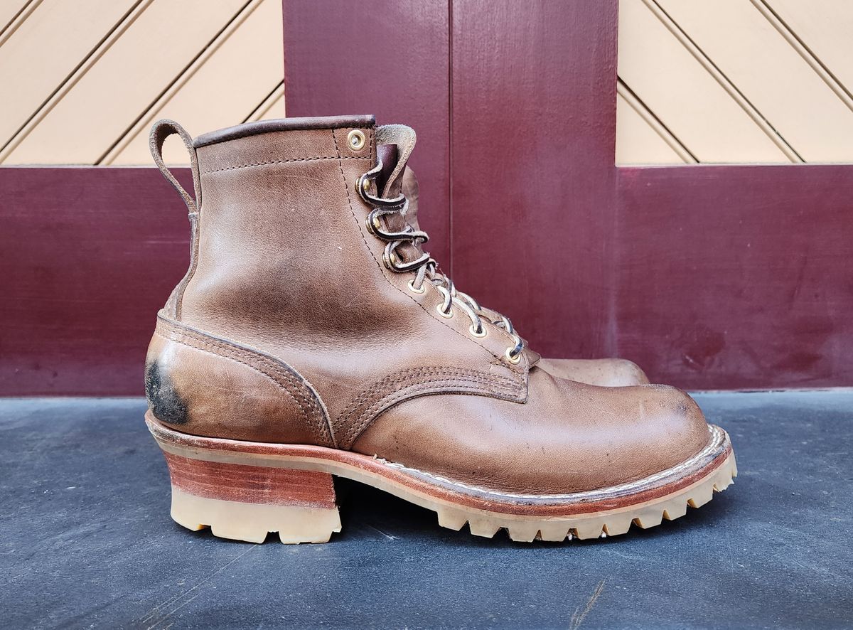 Photo by yorkpahomes on November 4, 2023 of the Nicks Urban Logger in Horween Natural Chromexcel.