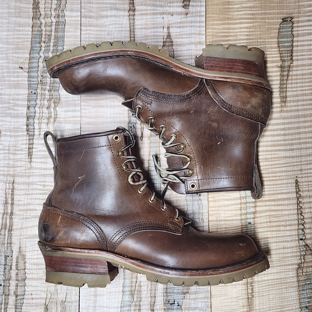 Photo by yorkpahomes on December 5, 2023 of the Nicks Urban Logger in Horween Natural Chromexcel.