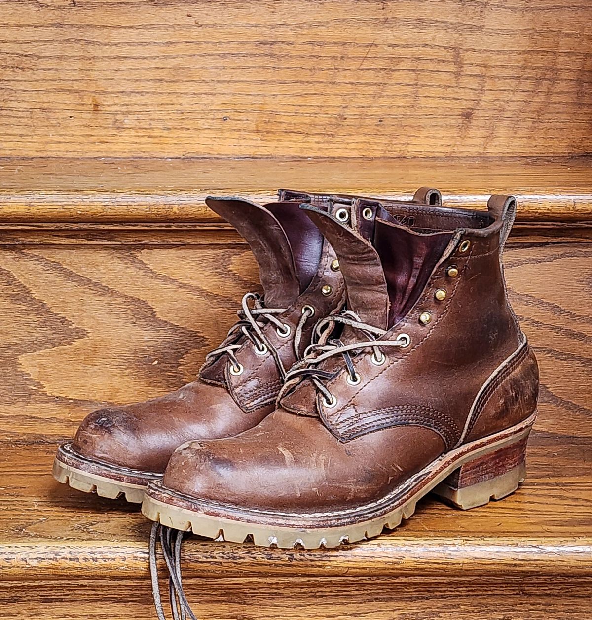 Photo by yorkpahomes on December 31, 2023 of the Nicks Urban Logger in Horween Natural Chromexcel.