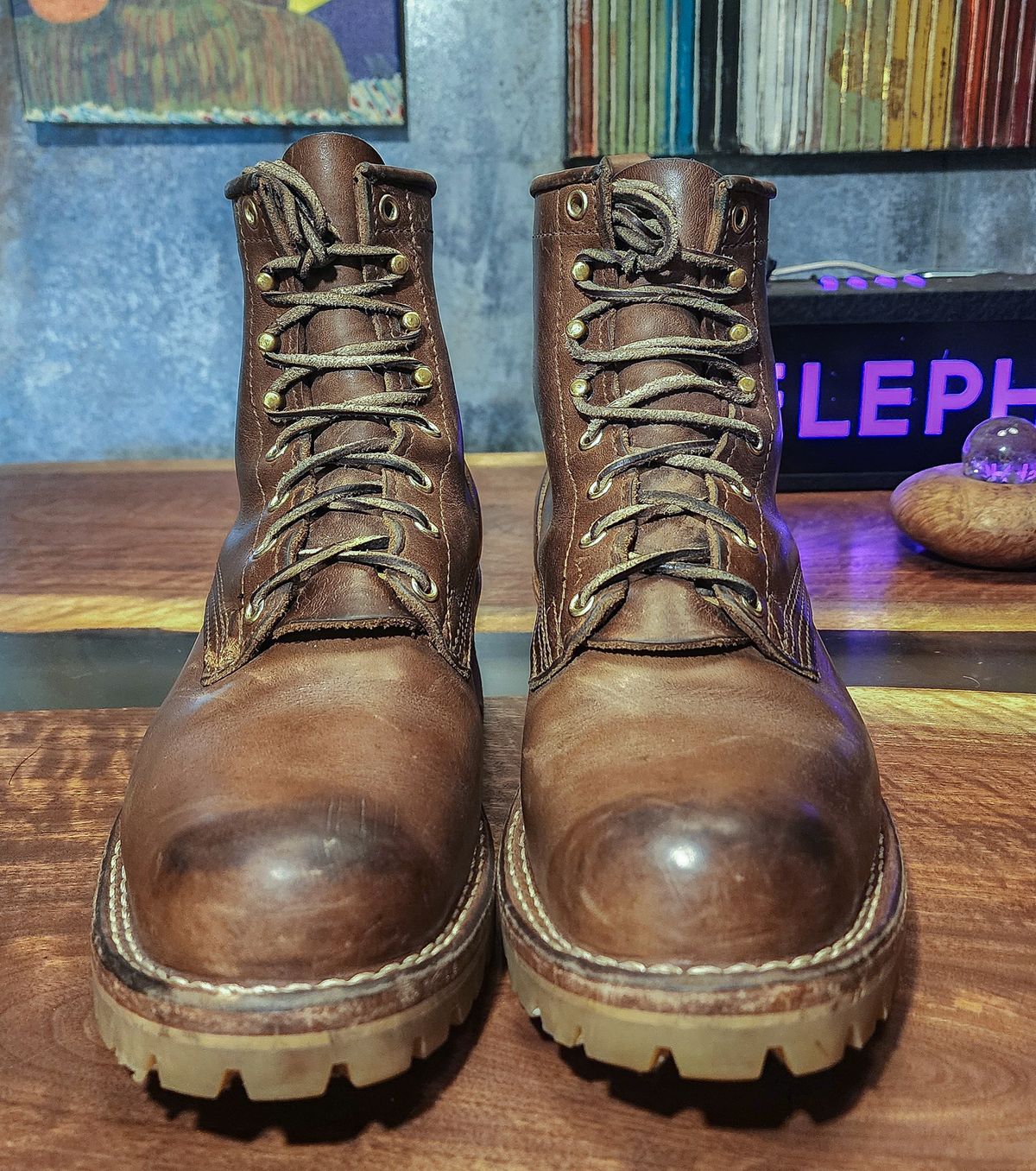 Photo by yorkpahomes on January 4, 2024 of the Nicks Urban Logger in Horween Natural Chromexcel.
