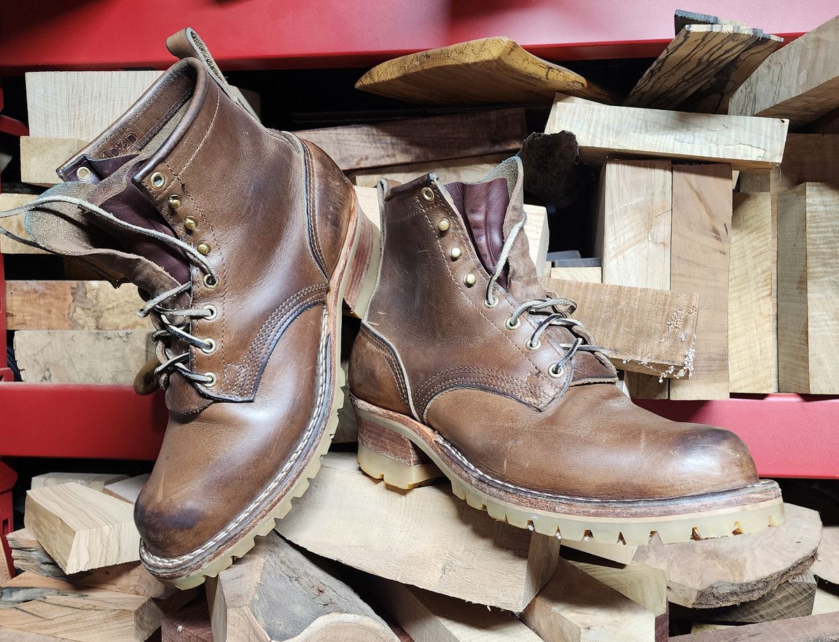 Photo by yorkpahomes on January 16, 2024 of the Nicks Urban Logger in Horween Natural Chromexcel.