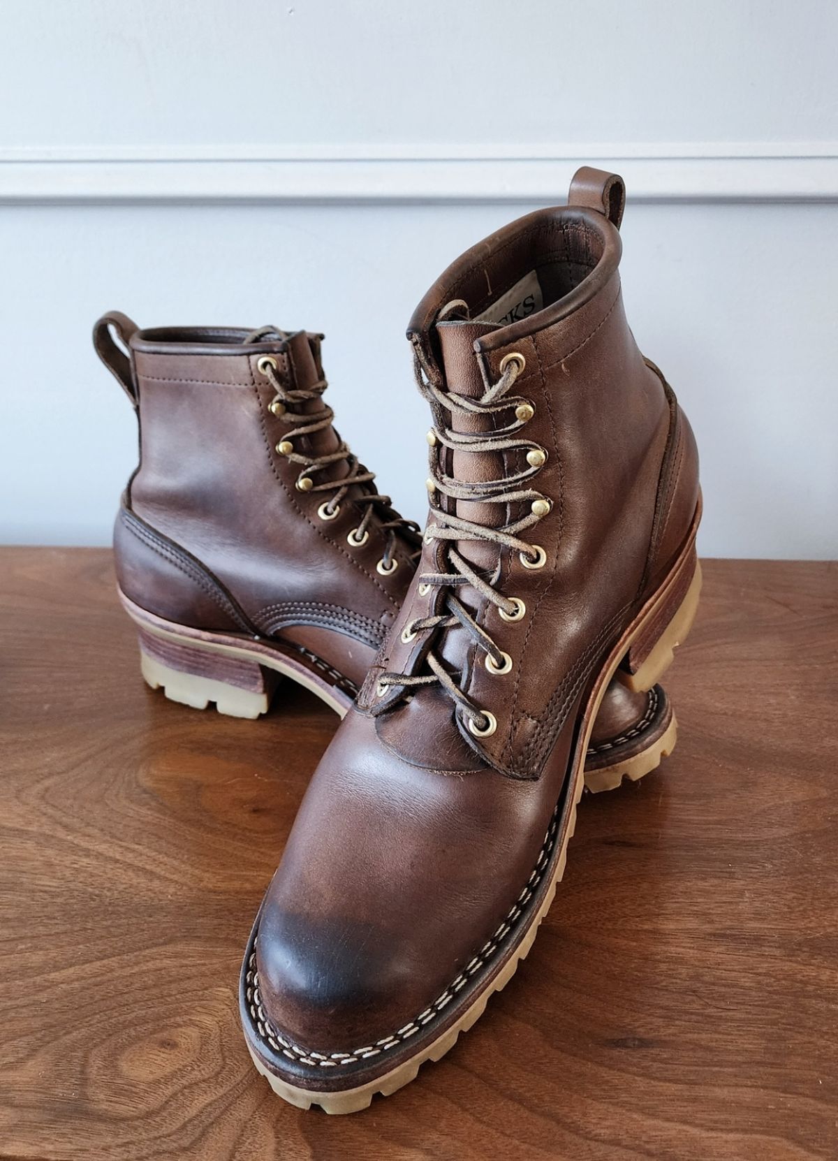 Photo by yorkpahomes on January 23, 2024 of the Nicks Urban Logger in Horween Natural Chromexcel.