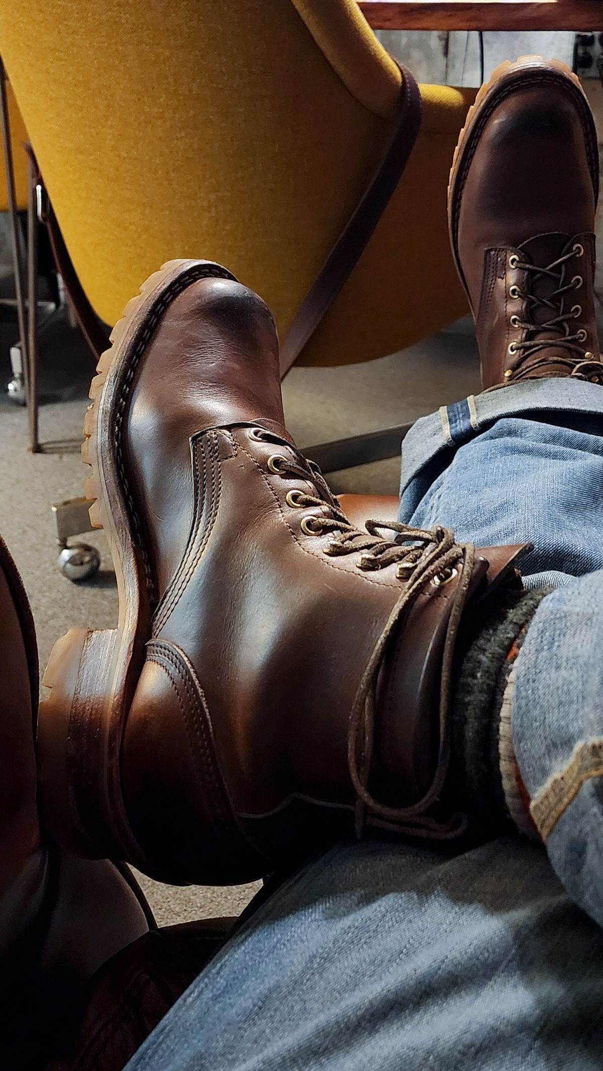 Photo by yorkpahomes on January 29, 2024 of the Nicks Urban Logger in Horween Natural Chromexcel.