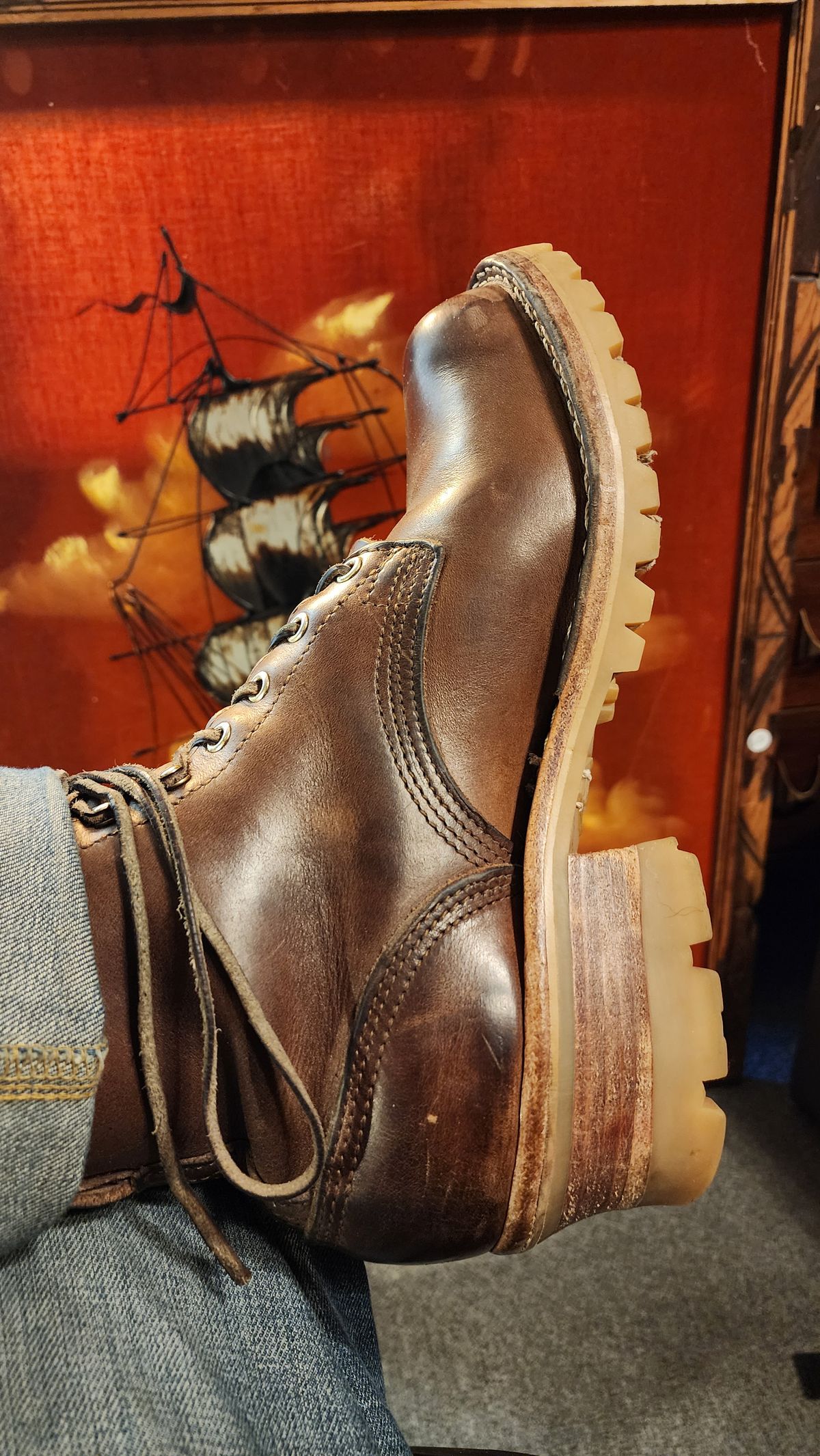 Photo by yorkpahomes on February 16, 2024 of the Nicks Urban Logger in Horween Natural Chromexcel.