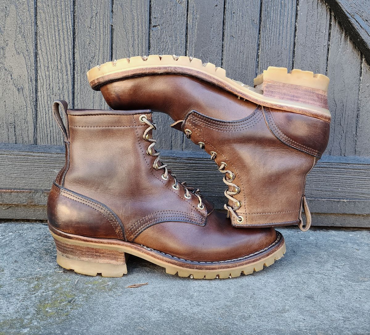 Photo by yorkpahomes on March 3, 2024 of the Nicks Urban Logger in Horween Natural Chromexcel.
