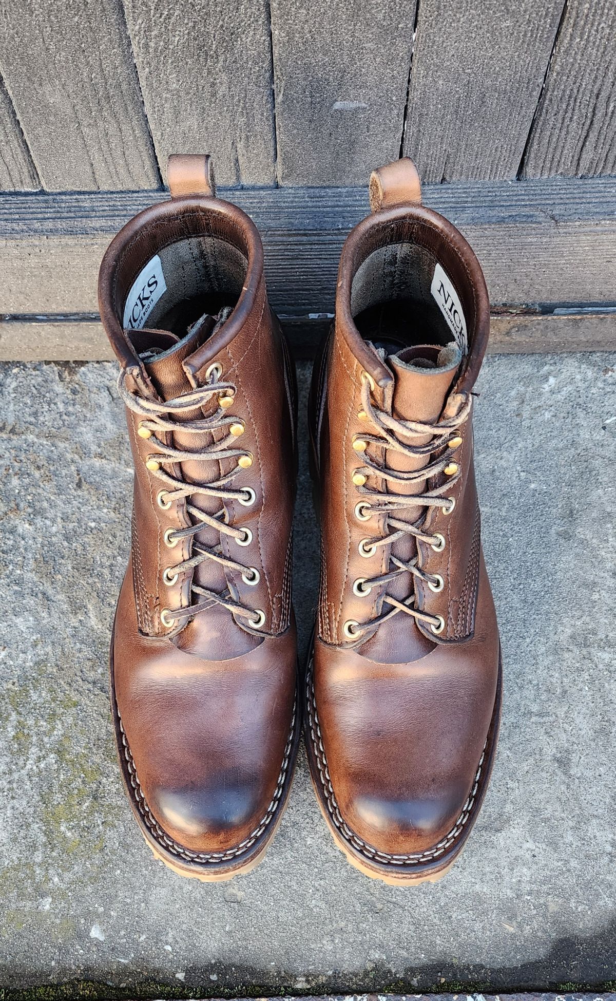 Photo by yorkpahomes on March 3, 2024 of the Nicks Urban Logger in Horween Natural Chromexcel.