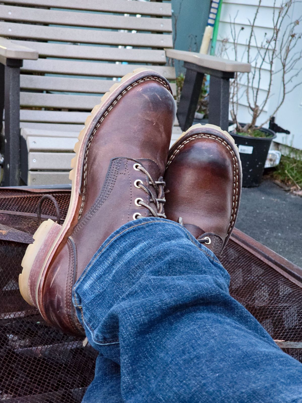 Photo by yorkpahomes on March 31, 2024 of the Nicks Urban Logger in Horween Natural Chromexcel.