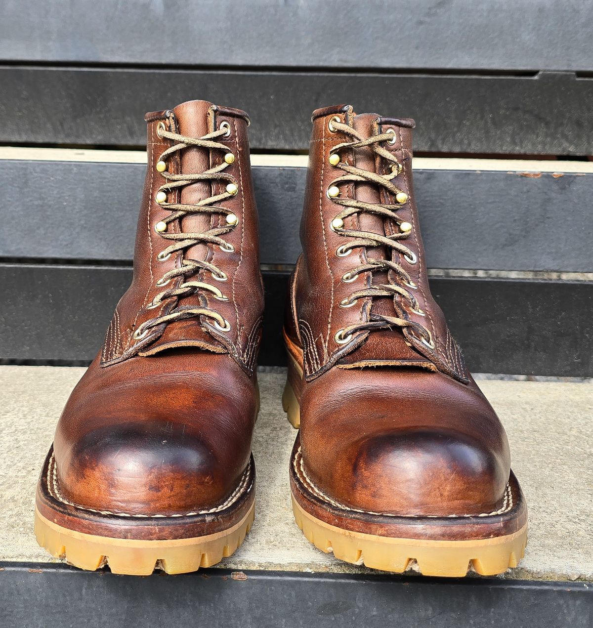 Photo by yorkpahomes on April 5, 2024 of the Nicks Urban Logger in Horween Natural Chromexcel.