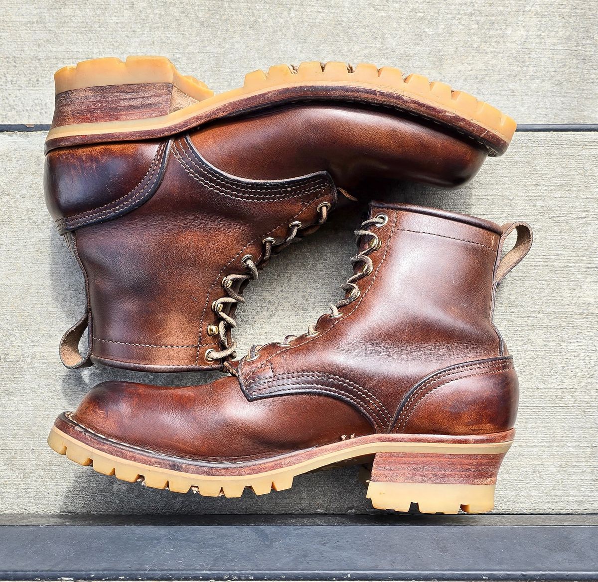 Photo by yorkpahomes on April 5, 2024 of the Nicks Urban Logger in Horween Natural Chromexcel.
