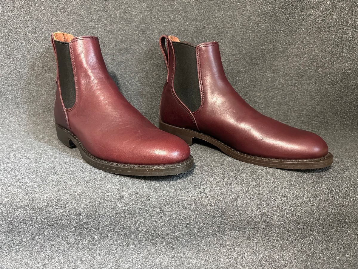 Photo by angelo on September 30, 2023 of the Red Wing Congress Chelsea Boots in S.B. Foot Black Cherry Featherstone.