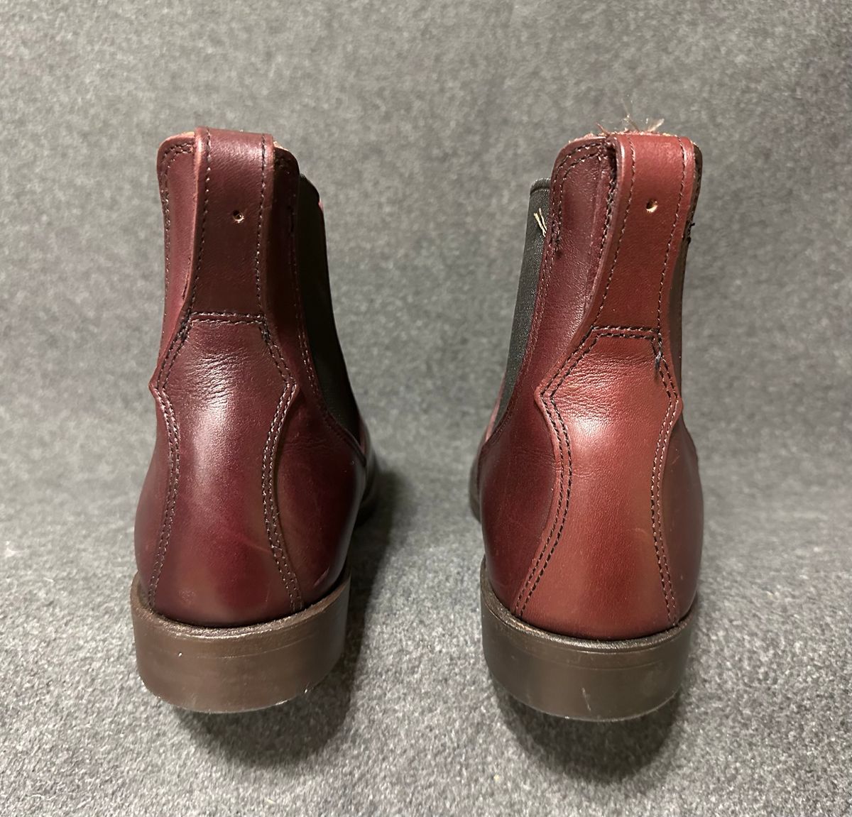 Photo by angelo on October 11, 2023 of the Red Wing Congress Chelsea Boots in S.B. Foot Black Cherry Featherstone.