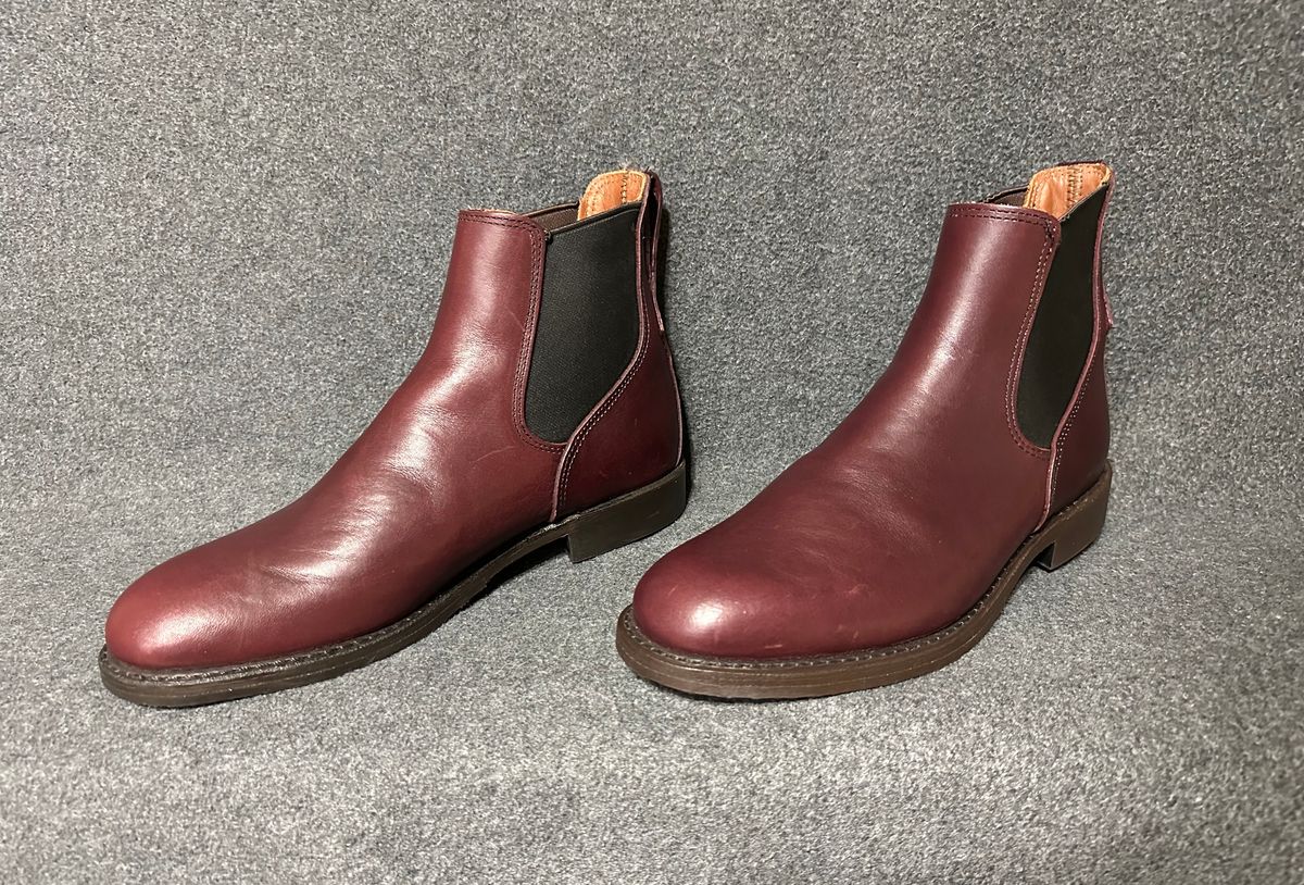 Photo by angelo on October 11, 2023 of the Red Wing Congress Chelsea Boots in S.B. Foot Black Cherry Featherstone.
