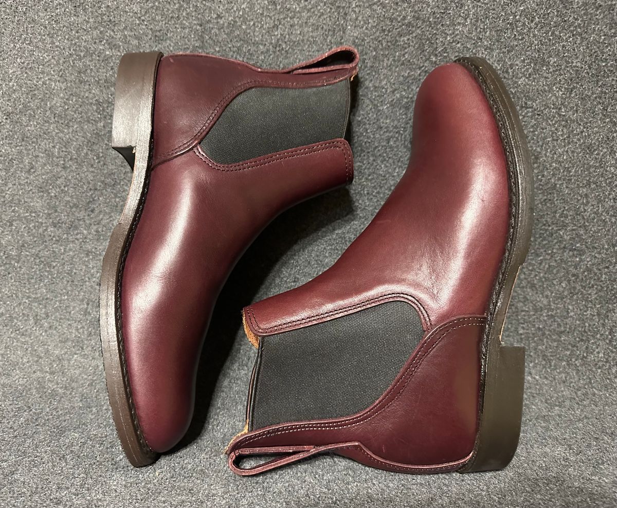 Photo by angelo on October 11, 2023 of the Red Wing Congress Chelsea Boots in S.B. Foot Black Cherry Featherstone.