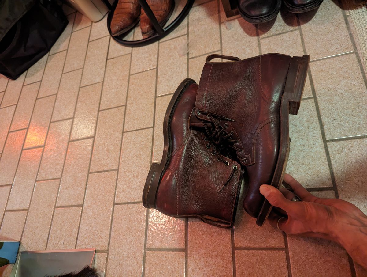 Photo by art.directorofpatina on November 5, 2023 of the Swedish Vintage Boots Television Reporter Boots 1950s in Unknown Leather.