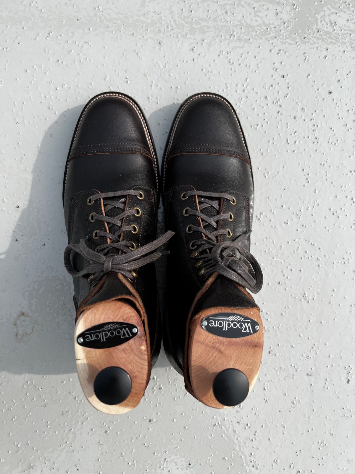 Photo by have.boots.will.travel on October 1, 2022 of the XBXS Derby Boots in Horween Dark Brown Waxed Flesh.