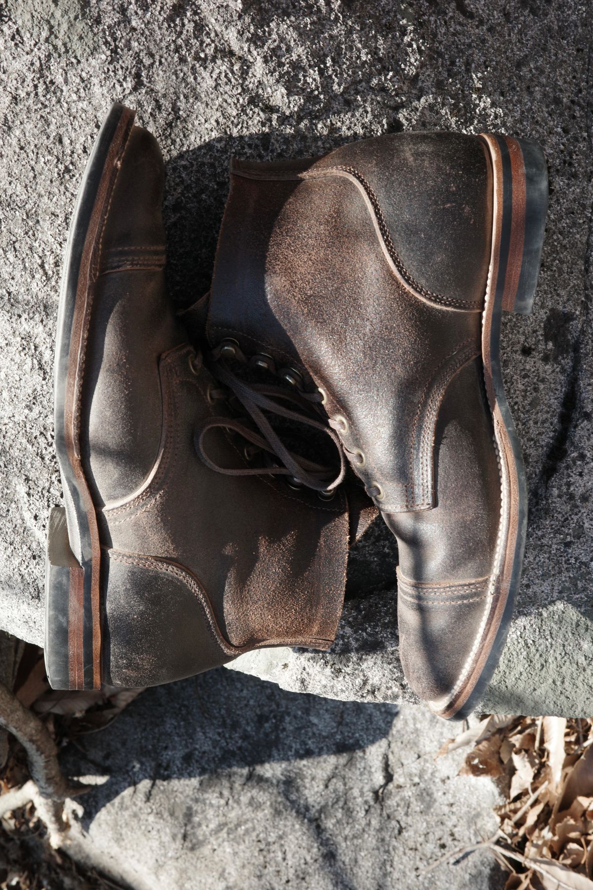Photo by have.boots.will.travel on February 5, 2023 of the XBXS Derby Boots in Horween Dark Brown Waxed Flesh.