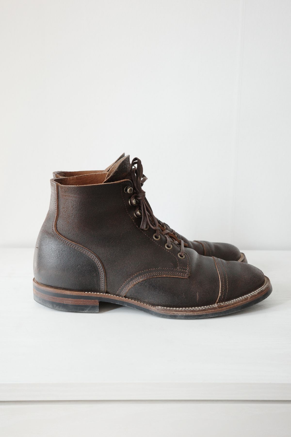 Photo by have.boots.will.travel on March 5, 2023 of the XBXS Derby Boots in Horween Dark Brown Waxed Flesh.