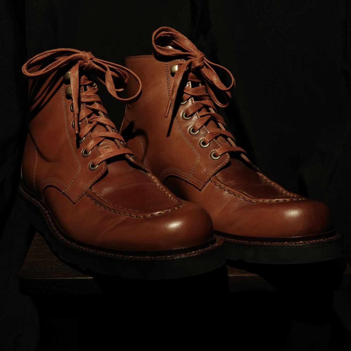 Photo by have.boots.will.travel on October 1, 2025 of the Grant Stone Brass Boot in Horween Honey Glazed Shell Cordovan.