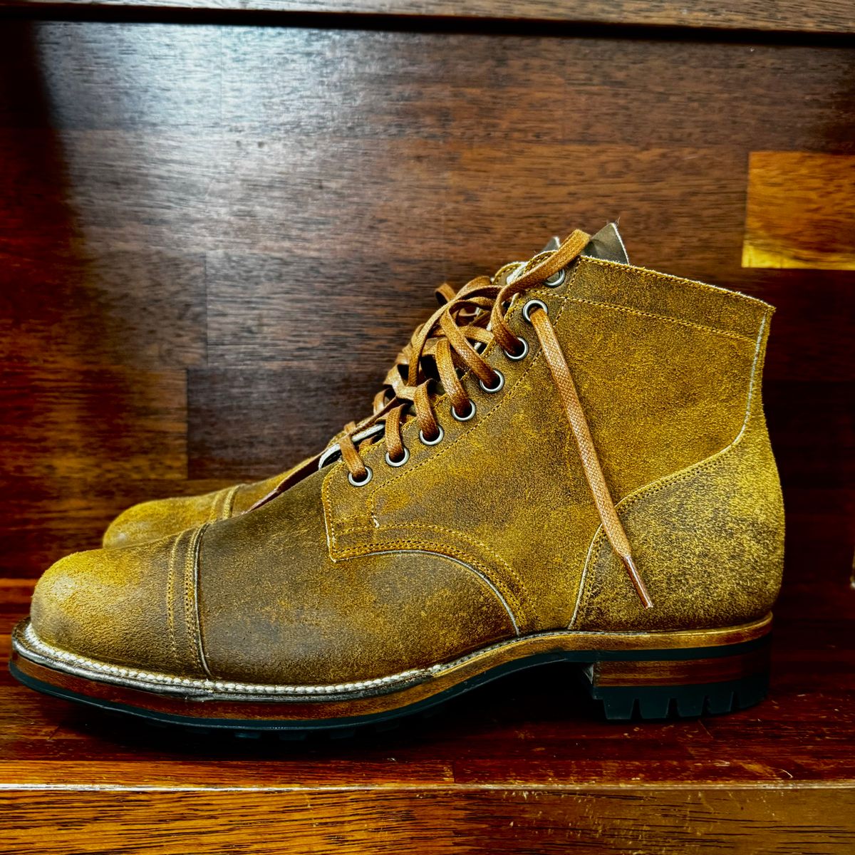 Photo by have.boots.will.travel on October 1, 2024 of the Viberg Service Boot PCT in Horween Golden Brown Predator Roughout.
