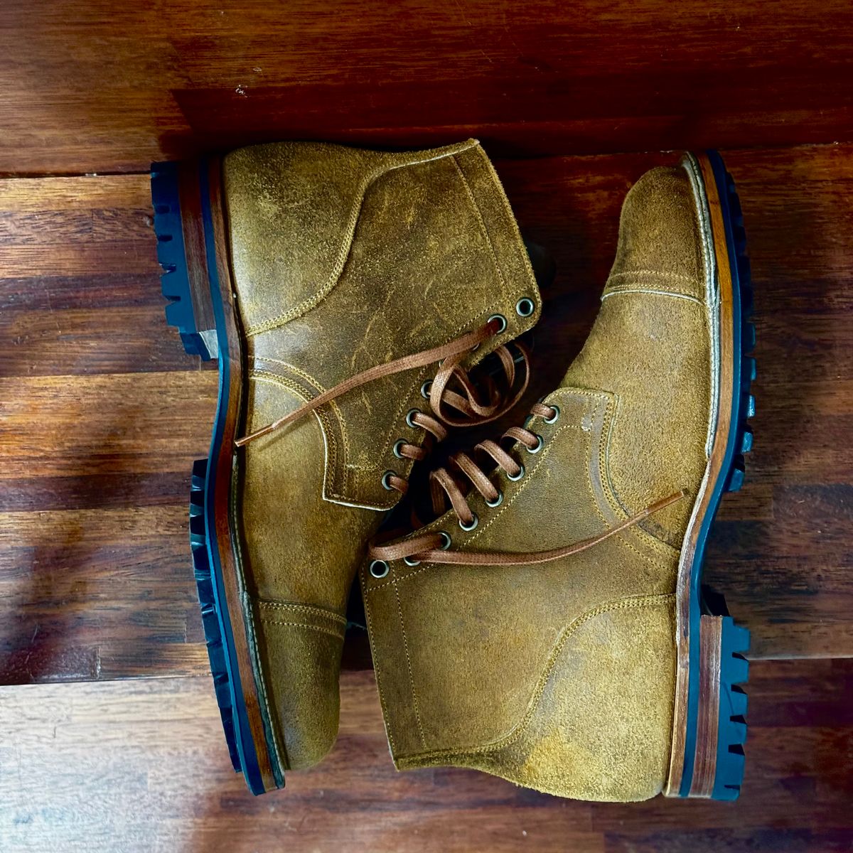 Photo by have.boots.will.travel on October 1, 2024 of the Viberg Service Boot PCT in Horween Golden Brown Predator Roughout.