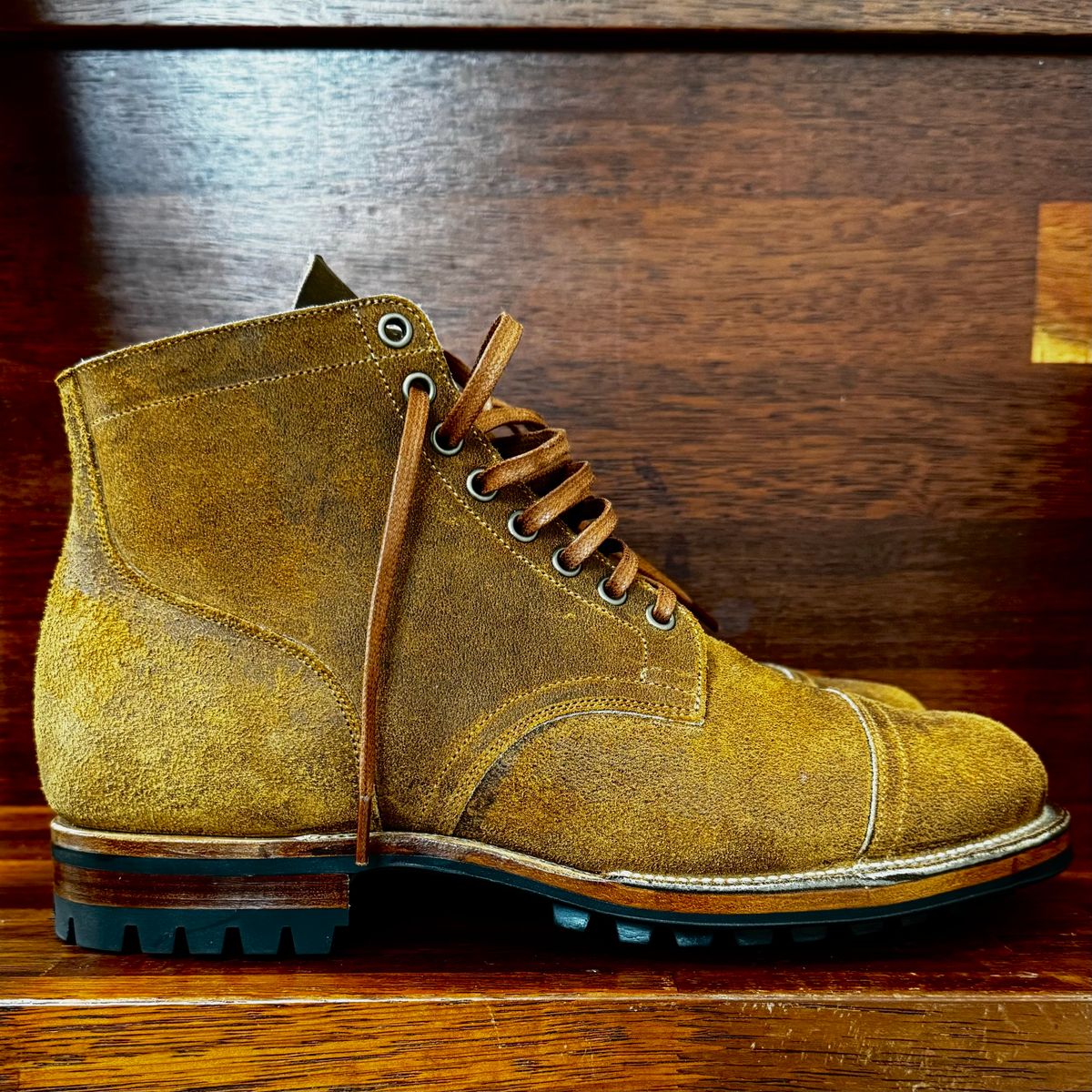 Photo by have.boots.will.travel on October 1, 2024 of the Viberg Service Boot PCT in Horween Golden Brown Predator Roughout.
