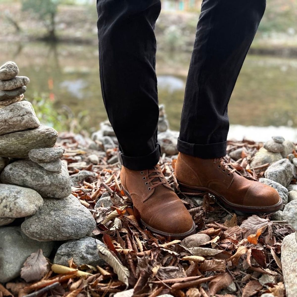 Photo by have.boots.will.travel on October 26, 2024 of the Viberg Service Boot PCT in Horween Golden Brown Predator Roughout.
