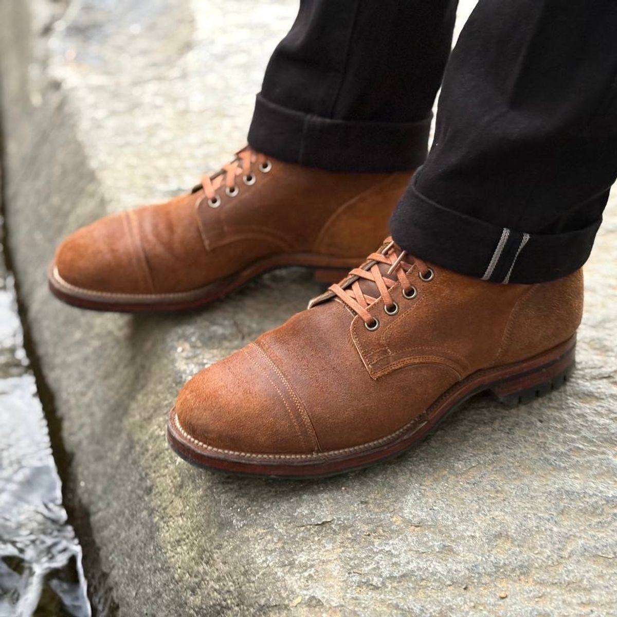 Photo by have.boots.will.travel on October 26, 2024 of the Viberg Service Boot PCT in Horween Golden Brown Predator Roughout.