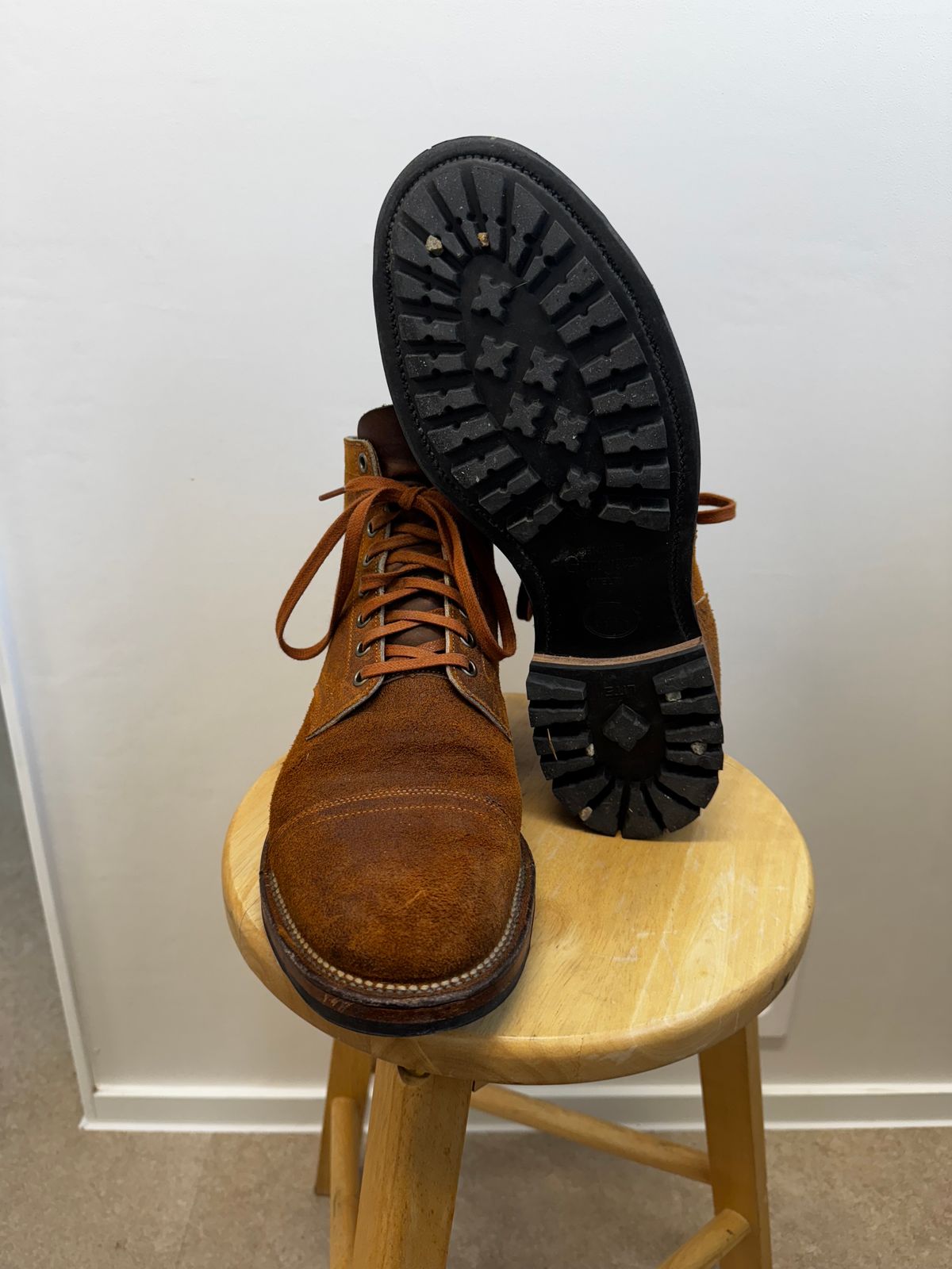 Photo by have.boots.will.travel on November 6, 2024 of the Viberg Service Boot PCT in Horween Golden Brown Predator Roughout.