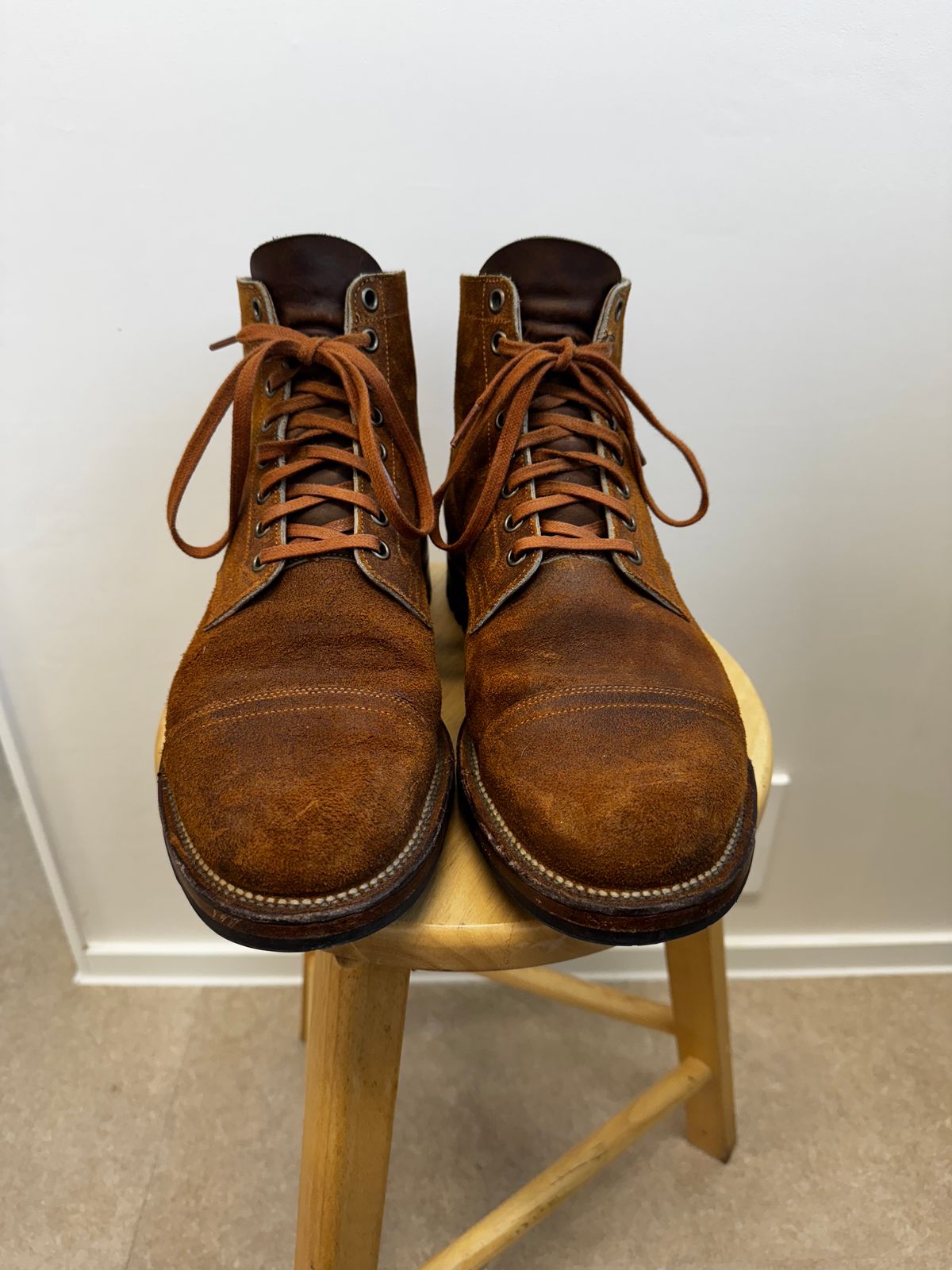 Photo by have.boots.will.travel on November 6, 2024 of the Viberg Service Boot PCT in Horween Golden Brown Predator Roughout.