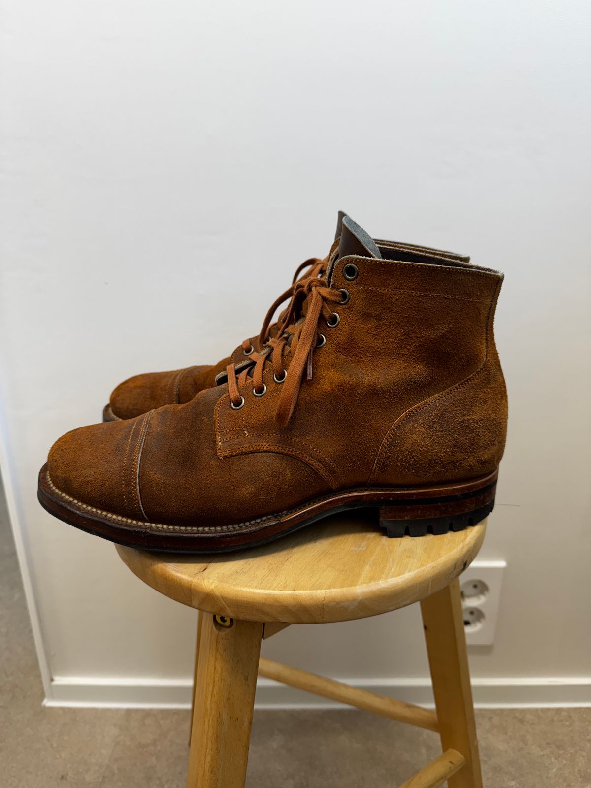 Photo by have.boots.will.travel on November 6, 2024 of the Viberg Service Boot PCT in Horween Golden Brown Predator Roughout.