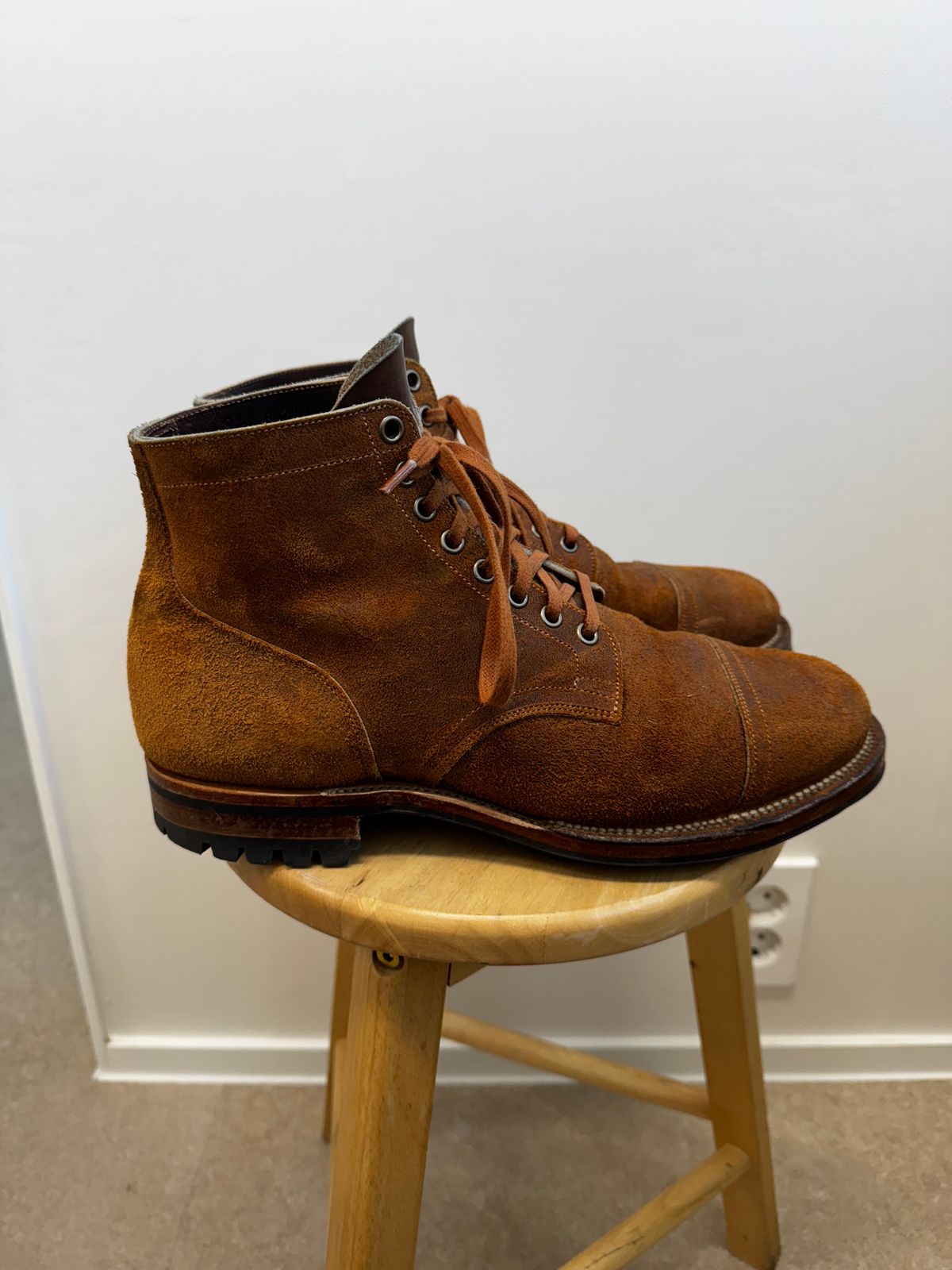 Photo by have.boots.will.travel on November 6, 2024 of the Viberg Service Boot PCT in Horween Golden Brown Predator Roughout.