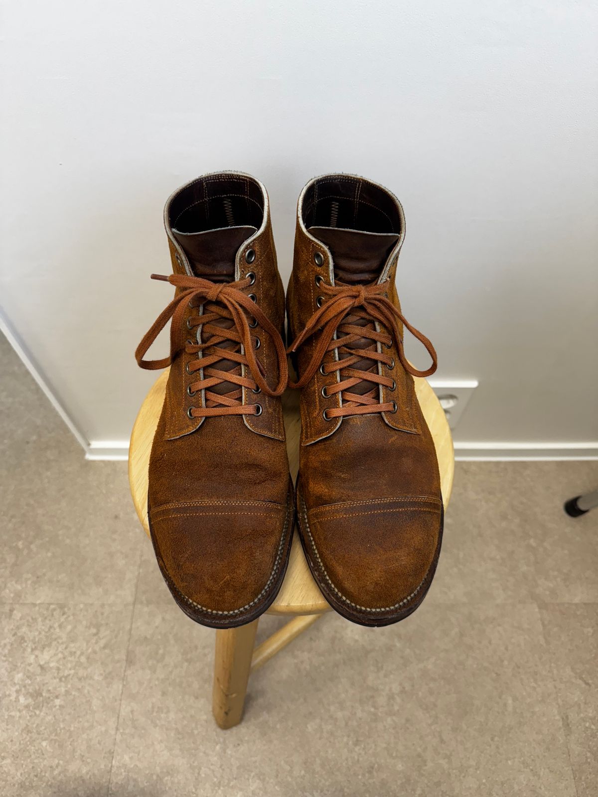 Photo by have.boots.will.travel on November 6, 2024 of the Viberg Service Boot PCT in Horween Golden Brown Predator Roughout.