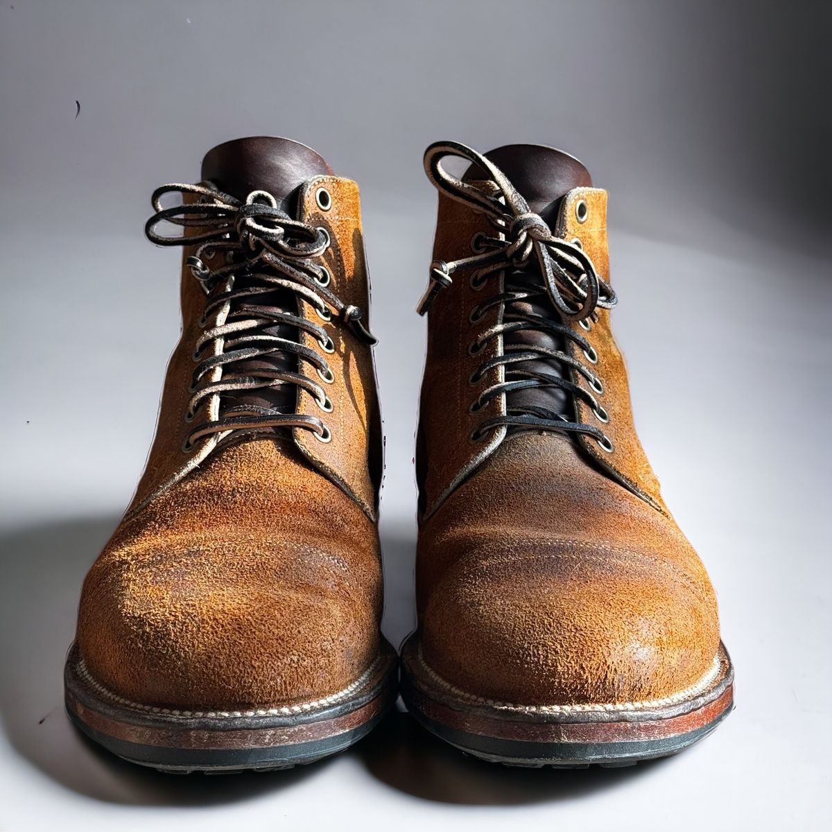 Photo by have.boots.will.travel on December 3, 2024 of the Viberg Service Boot PCT in Horween Golden Brown Predator Roughout.