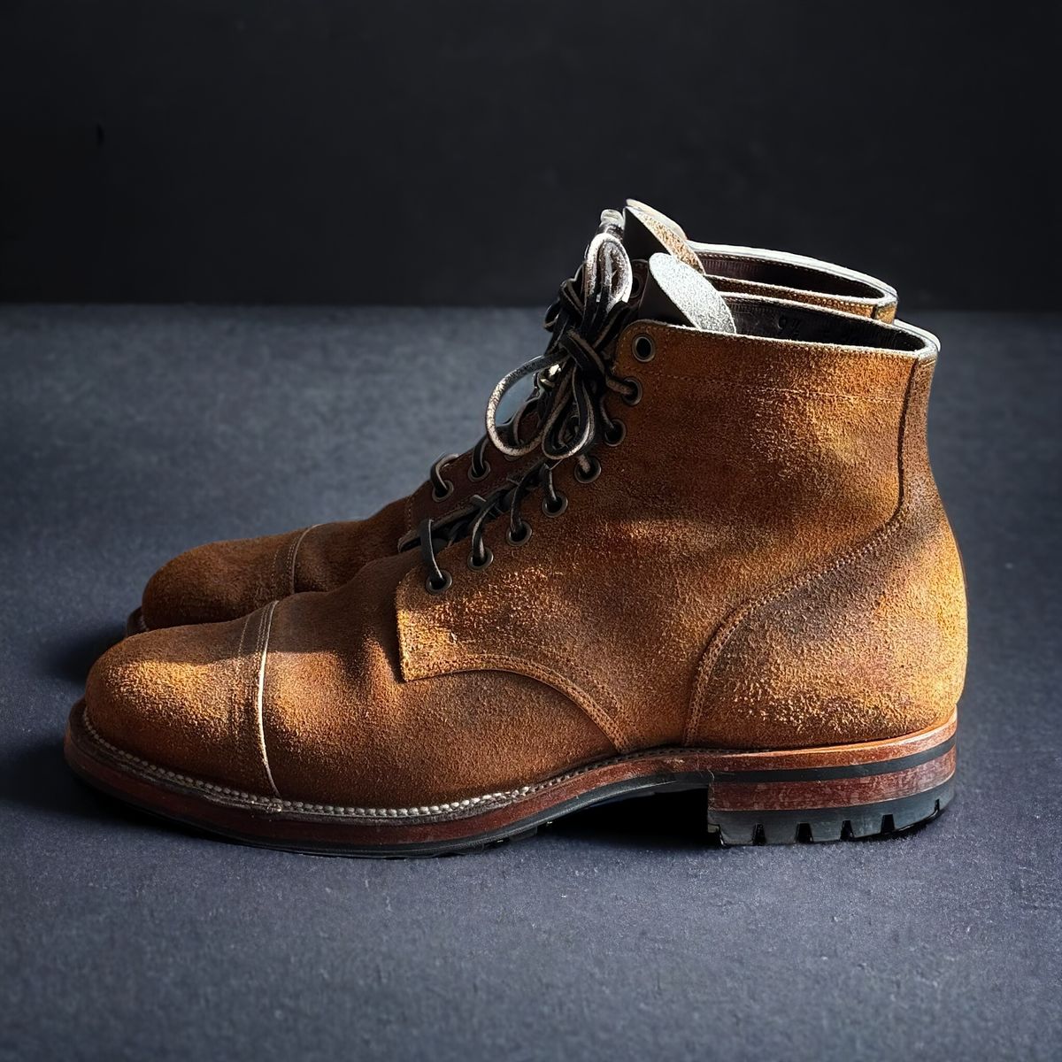 Photo by have.boots.will.travel on December 3, 2024 of the Viberg Service Boot PCT in Horween Golden Brown Predator Roughout.