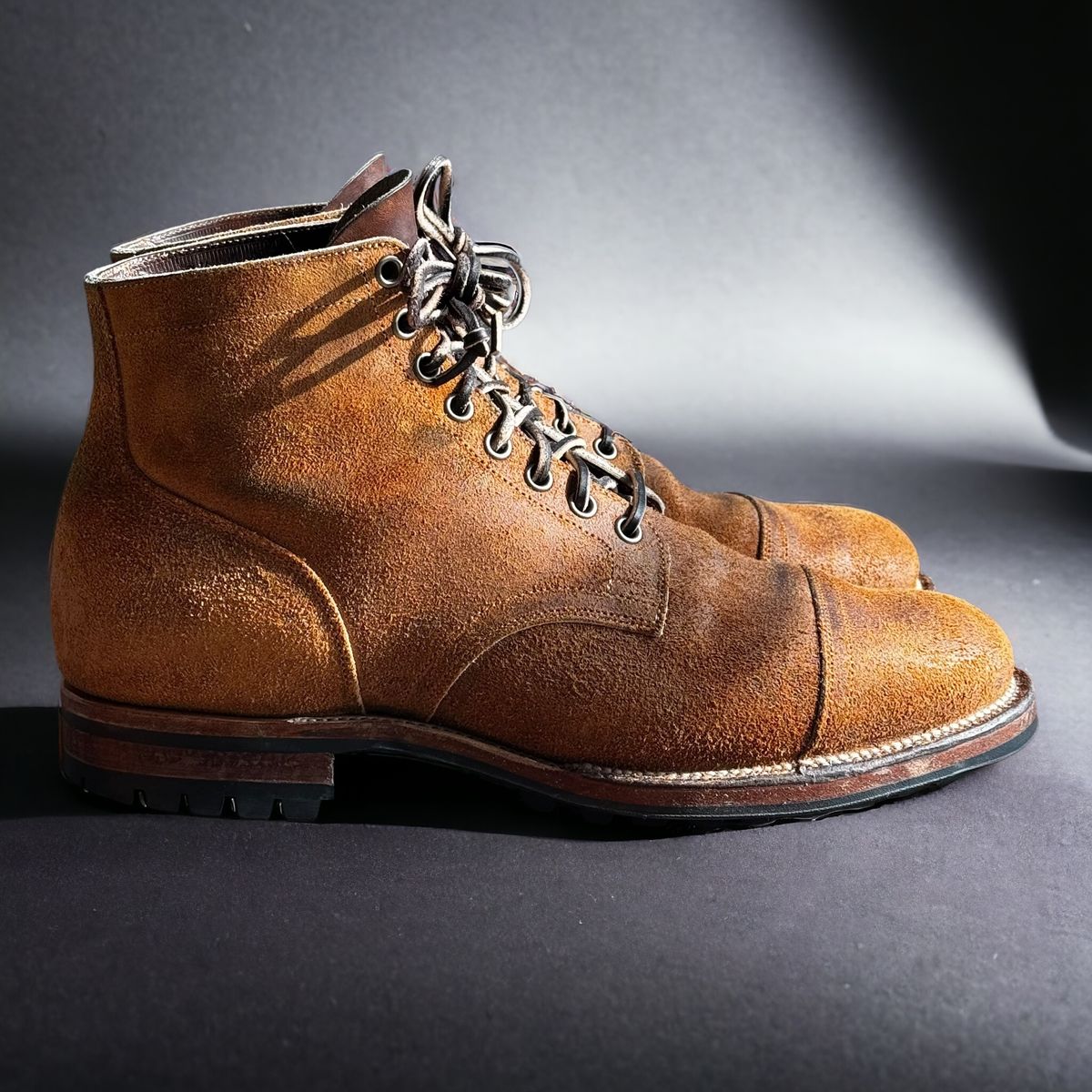 Photo by have.boots.will.travel on December 3, 2024 of the Viberg Service Boot PCT in Horween Golden Brown Predator Roughout.